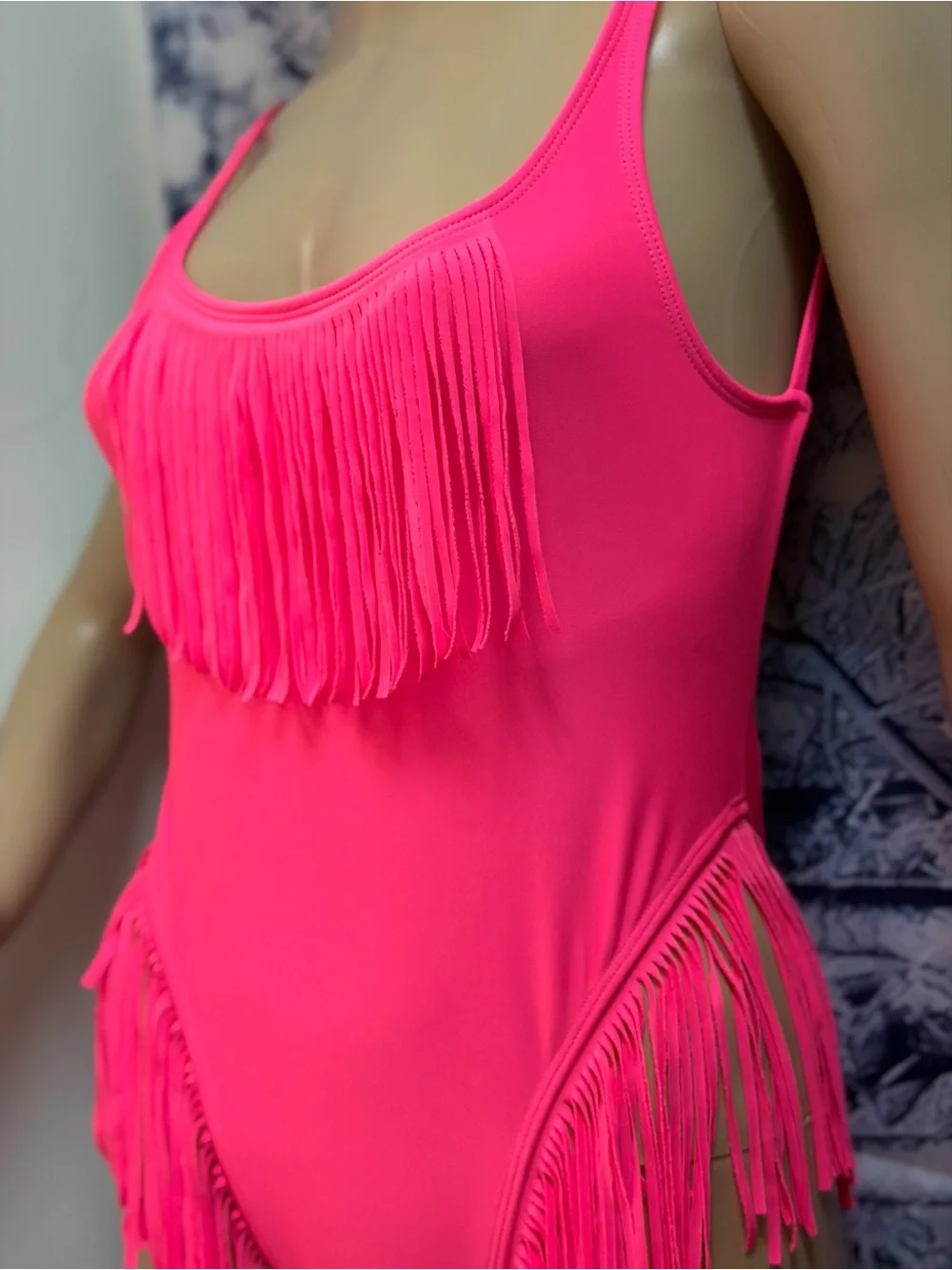 Minimale Animale Neon Pink Fringe One-Piece